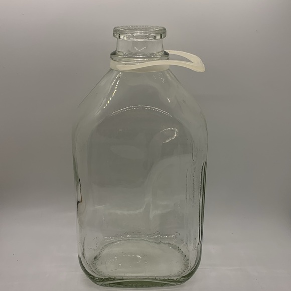 Vintage One Half Gallon glass milk bottle! - Picture 3 of 6